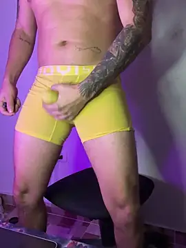 Snapshot of Lliam_2 chatting on 02/07/25, 11:01 Lliam 2 online show from 02/07/25, 11:01