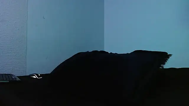 Snapshot of Lliam_2 chatting on 09/27/25, 05:23 Lliam 2 online show from 09/27/25, 05:23