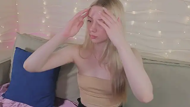 Snapshot of katt__y chatting on 03/25/26, 05:13 katt y online show from 03/25/26, 05:13