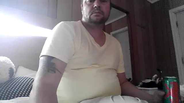 Snapshot of yourcourage1 chatting on 10/04/25, 03:59 yourcourage1 online show from 10/04/25, 03:59