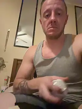 Snapshot of biggzee6 chatting on 02/13/26, 01:01 biggzee6 online show from 02/13/26, 01:01