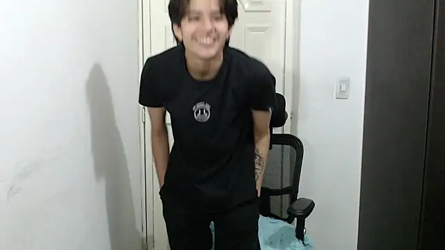 Snapshot of Dha_lia0 chatting on 01/23/25, 03:26 Dha lia0 online show from 01/23/25, 03:26