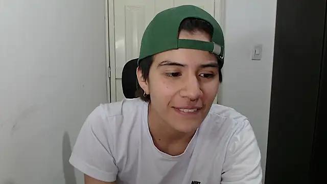 Snapshot of Dha_lia0 chatting on 01/24/25, 12:20 Dha lia0 online show from 01/24/25, 12:20