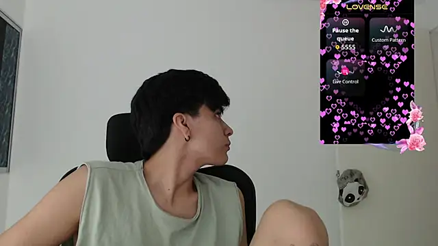 Snapshot of Dha_lia0 chatting on 04/23/26, 04:24 Dha lia0 online show from 04/23/26, 04:24