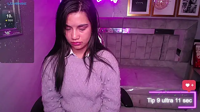 Snapshot of Skye_Little_v chatting on 02/12/25, 02:10 Skye Little v online show from 02/12/25, 02:10