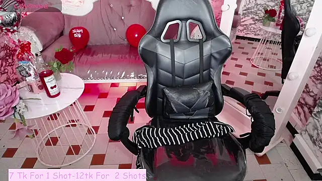 Snapshot of Skye_Little_v chatting on 02/14/25, 10:49 Skye Little v online show from 02/14/25, 10:49