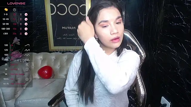 Snapshot of Skye_Little_v chatting on 02/14/25, 02:44 Skye Little v online show from 02/14/25, 02:44