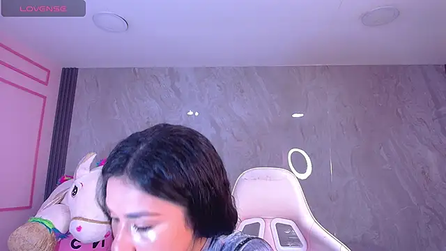 Snapshot of Skye_Little_v chatting on 10/16/25, 03:18 Skye Little v online show from 10/16/25, 03:18