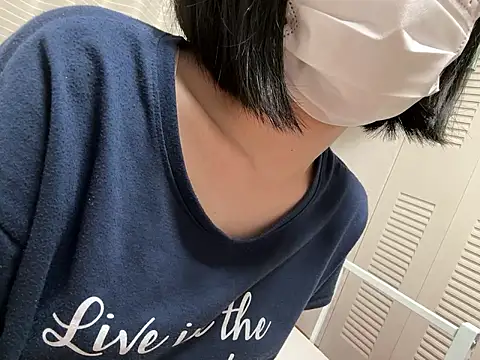 Snapshot of riri_riri_jp chatting on 05/20/26, 11:27 riri riri jp online show from 05/20/26, 11:27