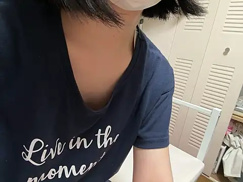 Snapshot of riri_riri_jp chatting on 06/15/26, 11:12 riri riri jp online show from 06/15/26, 11:12