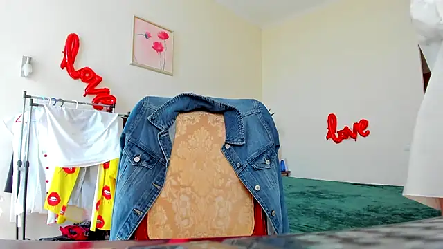 Tianiaa online show from 09/13/25, 08:36