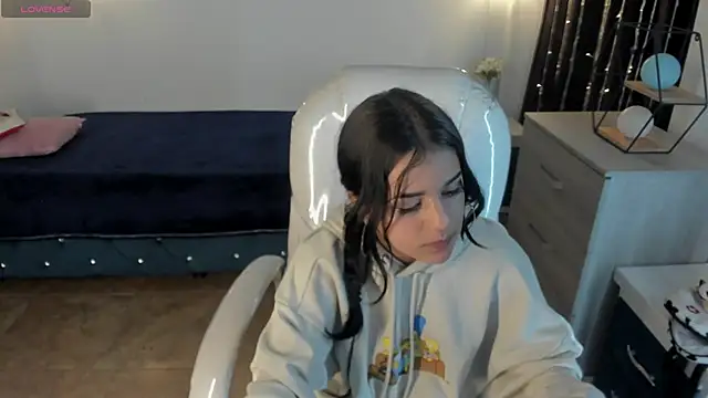 Nicole Foxx  online show from 02/25/25, 11:00