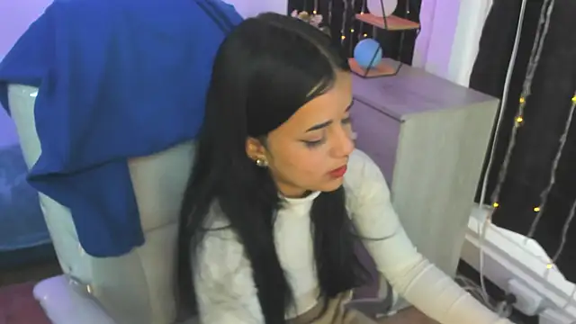 Nicole Foxx  online show from 03/16/25, 08:32