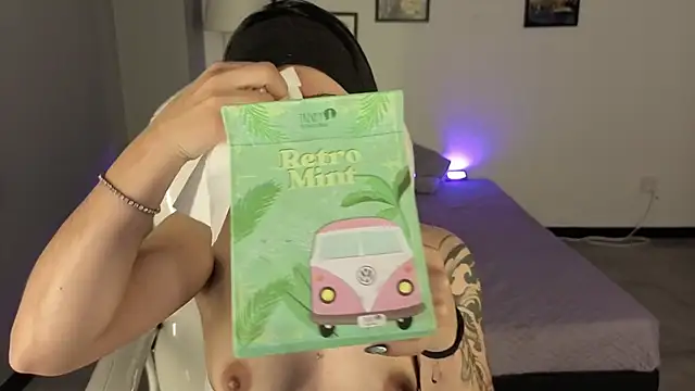 Nicole Foxx  online show from 10/02/25, 08:38