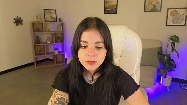 Nicole Foxx  online show from 10/30/25, 06:19