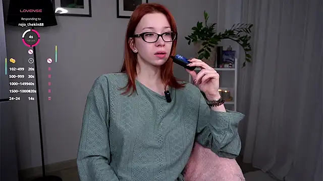 HildaFerrett online show from 10/12/25, 01:04