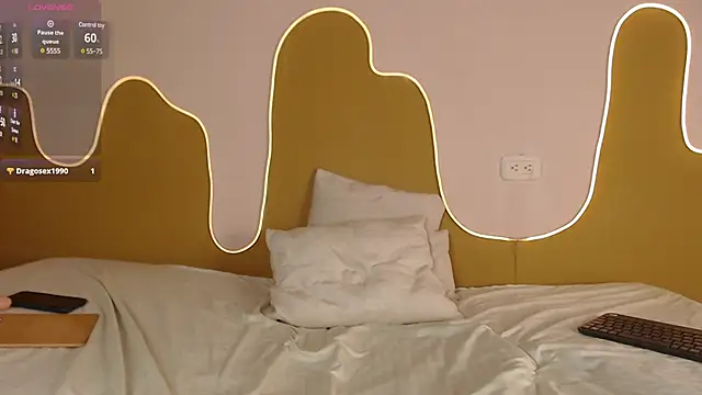 Snapshot of Odeth_ chatting on 02/15/25, 05:41 Odeth online show from 02/15/25, 05:41