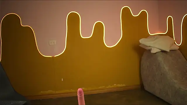 Snapshot of Odeth_ chatting on 03/04/25, 05:42 Odeth online show from 03/04/25, 05:42