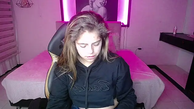 Kitten Cam online show from 11/11/25, 02:55