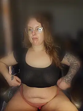 Snapshot of TattedMamaXOXO chatting on 03/18/26, 06:11 TattedMamaXOXO online show from 03/18/26, 06:11