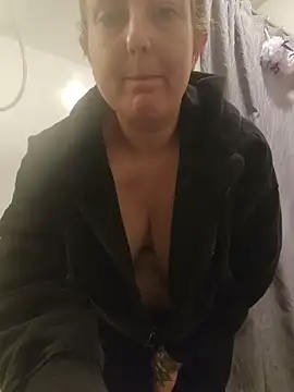 Snapshot of TattedMamaXOXO chatting on 04/06/26, 01:56 TattedMamaXOXO online show from 04/06/26, 01:56