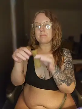 Snapshot of TattedMamaXOXO chatting on 04/11/26, 07:29 TattedMamaXOXO online show from 04/11/26, 07:29