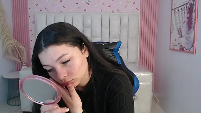 shalon diaz s online show from 12/15/25, 01:04