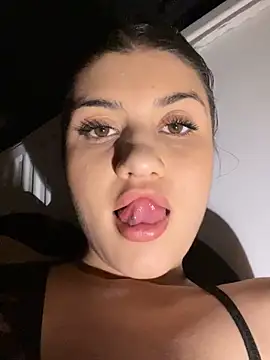 Snapshot of hdhehrv chatting on 02/22/25, 10:52 hdhehrv online show from 02/22/25, 10:52