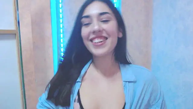 Snapshot of Lovelllyy chatting on 01/20/25, 11:13 Lovelllyy online show from 01/20/25, 11:13