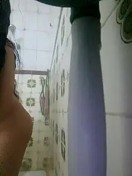 Snapshot of majdolin78 chatting on 03/05/25, 07:38 majdolin78 online show from 03/05/25, 07:38