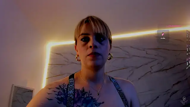 Snapshot of RayaCarr_ chatting on 06/02/26, 01:02 RayaCarr online show from 06/02/26, 01:02