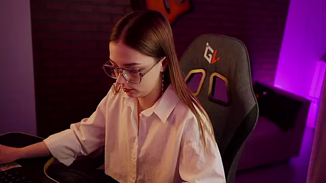 PamBeesly online show from 01/26/25, 08:14