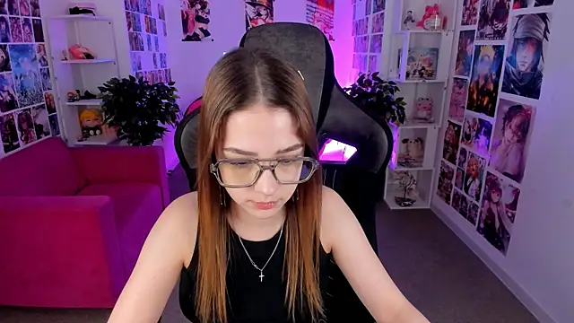 PamBeesly online show from 03/01/25, 08:02