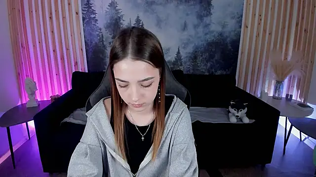 PamBeesly online show from 03/14/25, 11:23