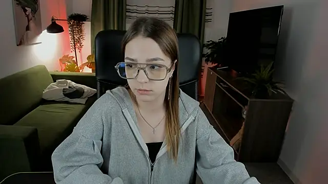 PamBeesly online show from 03/16/25, 12:11