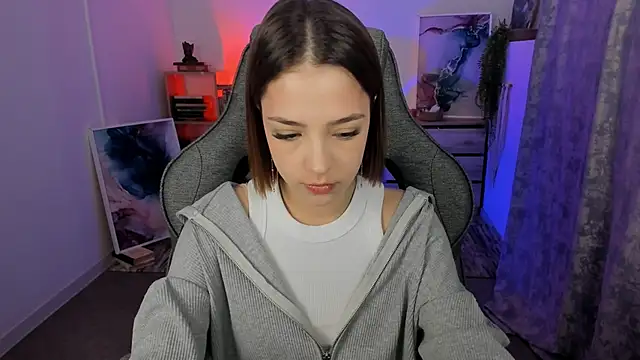 PamBeesly online show from 09/25/25, 08:29