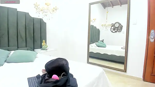 AnthonelaRusso  online show from 02/27/25, 03:36