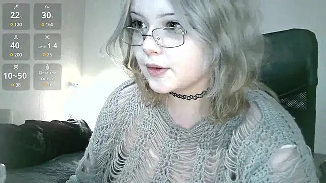 Snapshot of Electro_doll chatting on 02/23/25, 01:42 Electro doll online show from 02/23/25, 01:42