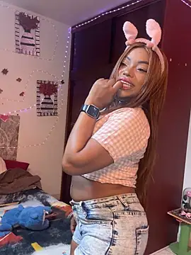 Snapshot of SaraYedid17 chatting on 11/10/25, 06:12 SaraYedid17 online show from 11/10/25, 06:12