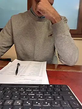 Snapshot of AvvocatoPorco chatting on 10/07/25, 09:17 AvvocatoPorco online show from 10/07/25, 09:17