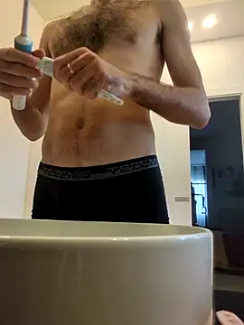 Snapshot of AvvocatoPorco chatting on 10/17/25, 02:30 AvvocatoPorco online show from 10/17/25, 02:30