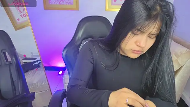 Snapshot of Paulette_v chatting on 05/02/26, 01:05 Paulette v online show from 05/02/26, 01:05