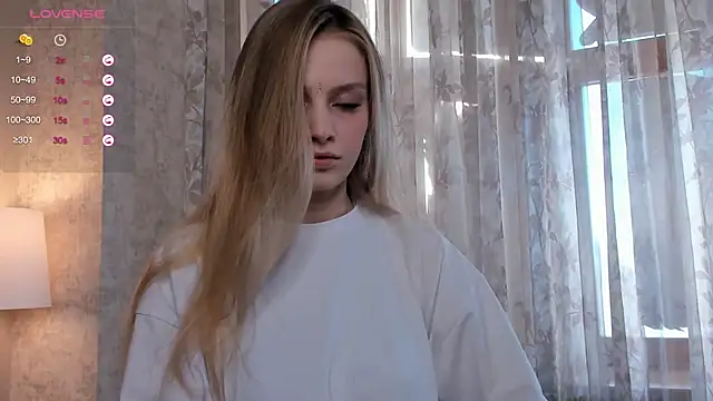 Snapshot of OdelinaEliot chatting on 02/25/25, 06:58 OdelinaEliot online show from 02/25/25, 06:58