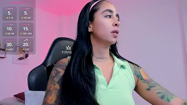 sophierooy22 online show from 12/01/25, 06:24