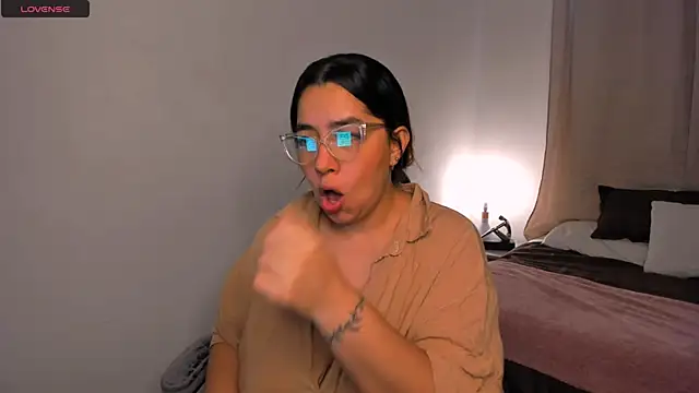 brithany olson25 online show from 10/06/25, 12:57