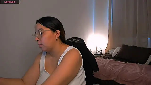 brithany olson25 online show from 10/15/25, 05:57