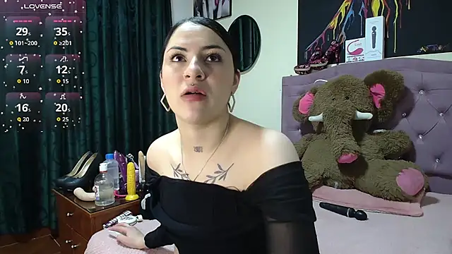 Emmie Hot online show from 11/22/25, 12:15