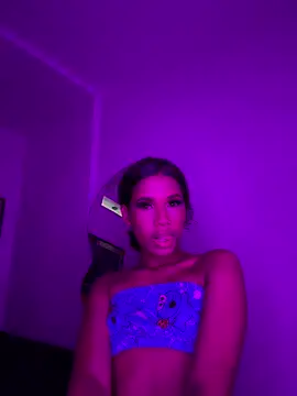 Snapshot of zoelily chatting on 06/07/26, 12:59 zoelily online show from 06/07/26, 12:59