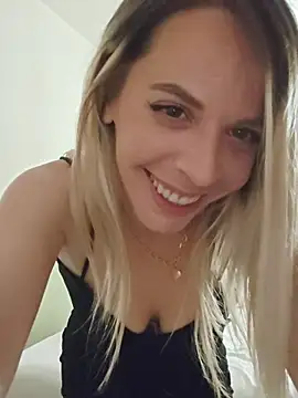 Snapshot of SweetyNinaOff1 chatting on 04/15/26, 10:10 SweetyNinaOff1 online show from 04/15/26, 10:10