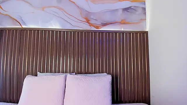 Snapshot of elevensky chatting on 11/15/25, 07:43 elevensky online show from 11/15/25, 07:43